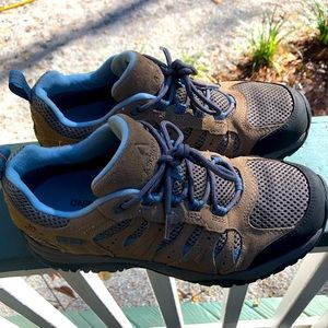 Women’s hiking shoes